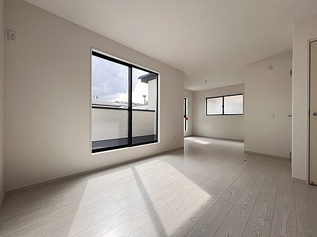 【洋室】洋室8.5帖+5.7帖 広めのお部屋は様々なシーンに役立ちます