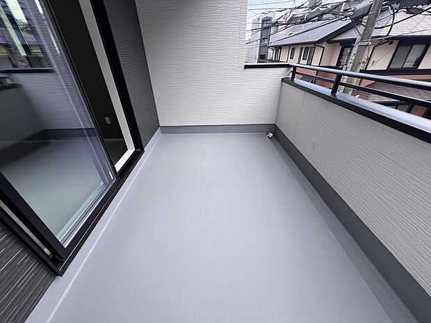 【同仕様写真(その他内観)】バルコニーは陽当たり良好です(3号棟同仕様)