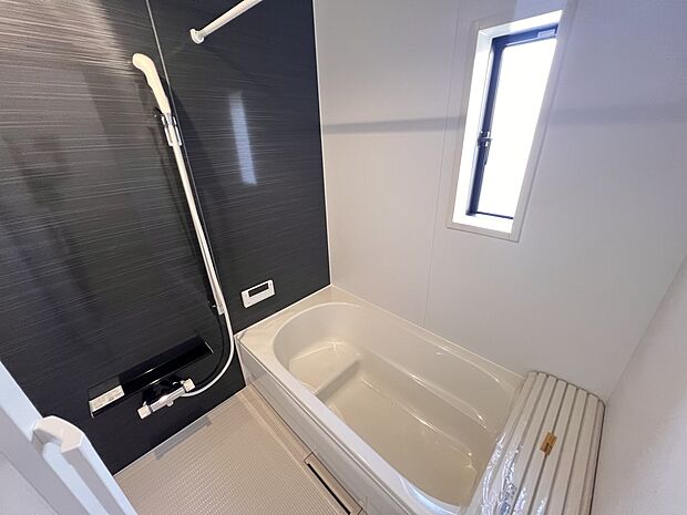 【浴室】1坪タイプのバスルーム！オートバスシステム、浴室暖房乾燥機付きで、いつでも快適にお過ごしいただけます