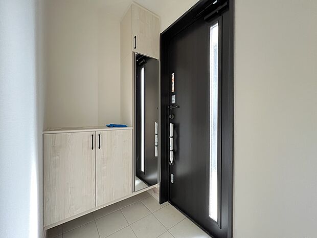 【玄関】シューズボックス付きの玄関