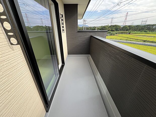 【バルコニー】洋室7帖からアクセス可能なバルコニー