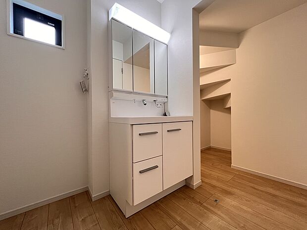 【洗面台・洗面所】三面鏡仕様の洗面化粧台