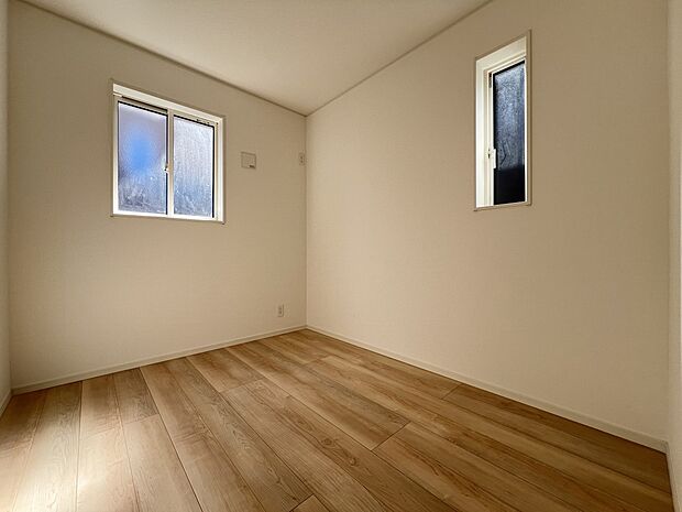 【洋室】洋室4.5帖　お子さまの居室にちょうど良い広さです