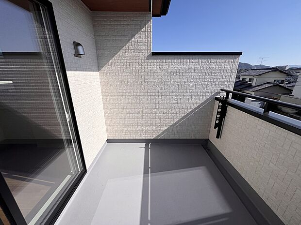 【バルコニー】南向きの陽当たり良好なバルコニー(2号棟)