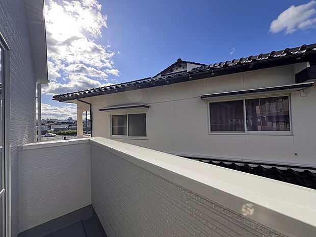 【バルコニー】バルコニーは西と南の2面にご用意いたします