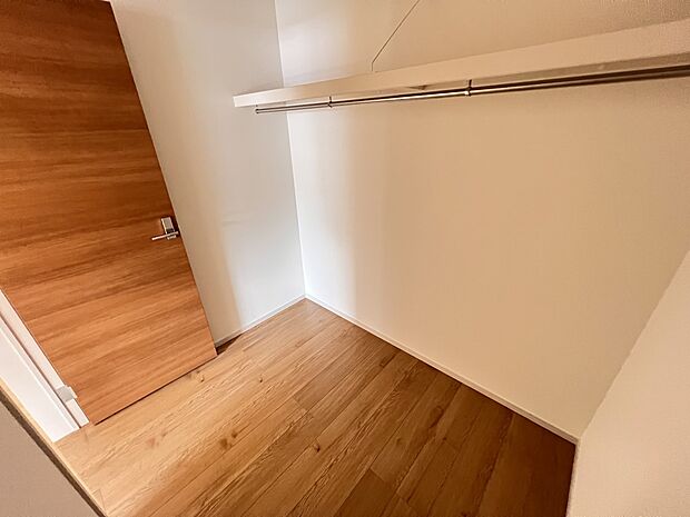 【収納】2階にはファミリークロークも完備しております