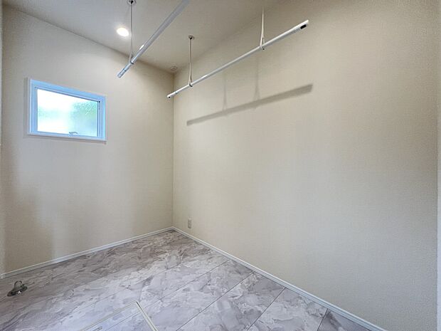 【ランドリースペース】室内物干し付のランドリースペース付!(1号棟)