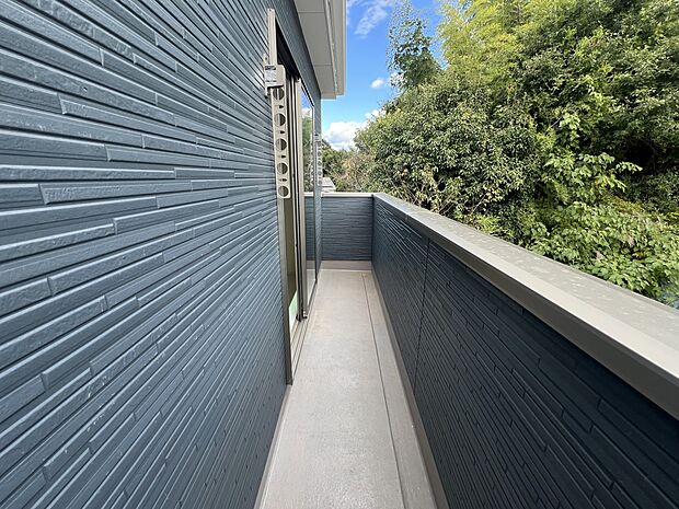 【バルコニー】バルコニーは南東向き 陽当り良好です(1号棟)