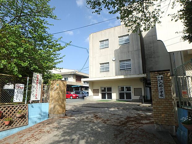 福岡市立入部小学校（約1,800m・徒歩23分）