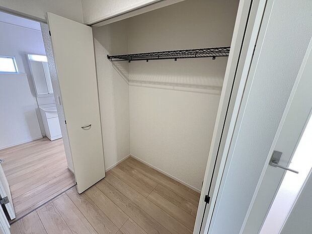 【収納】1階ホール部分 クローゼット収納