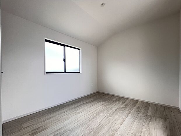 【同仕様写真(その他内観)】洋室5.5帖　お子様のお部屋にもお使いいただけます(同仕様)