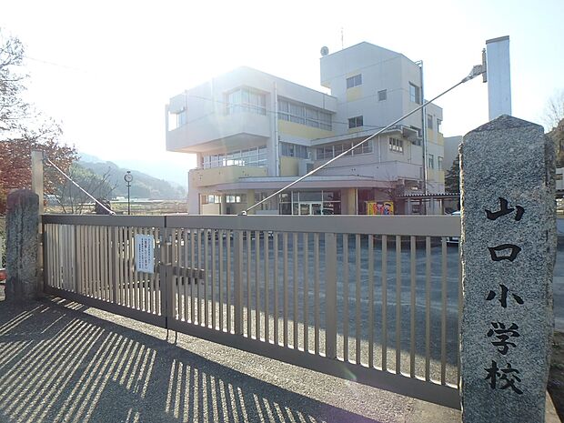 筑紫野市立山口小学校（約1,200m・徒歩15分）