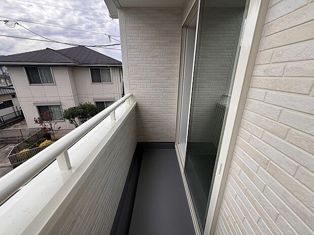 【バルコニー】6.7帖の洋室から出入り可能なバルコニー 南向きです