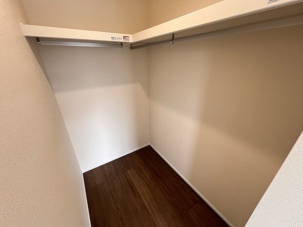 【ウォークインクローゼット】ハンガーパイプ付きのウォークインクローゼット 2部屋に設置しました