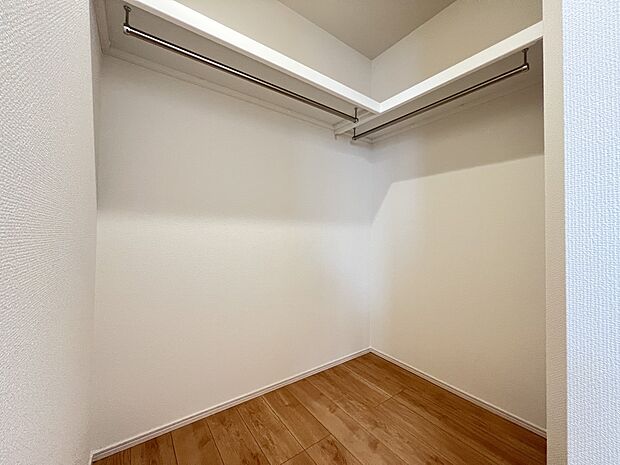 【同仕様写真(その他内観)】ウォークインクローゼット(同仕様)