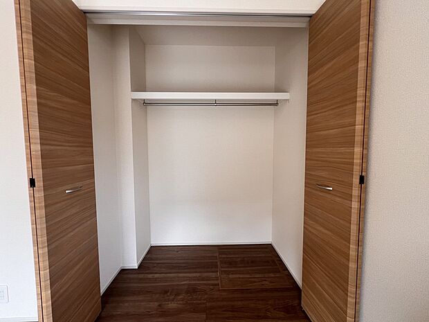 【同仕様写真(その他内観)】クローゼット収納（同仕様)