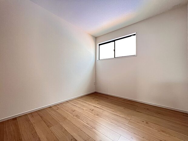 【同仕様写真(その他内観)】洋室4.3帖 リビング続き間の洋室です(2号棟同仕様)