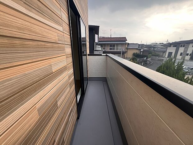 【バルコニー】7.2帖の洋室から出入り可能なバルコニー 眺望良好です!(1号棟)