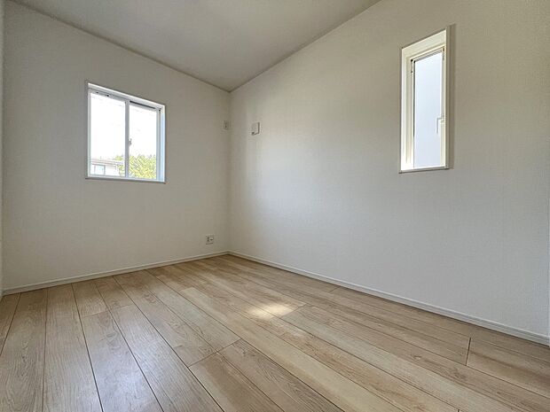 【同仕様写真(その他内観)】洋室4.5帖 お子さまのお部屋としてもお使いいただけます(2号棟同仕様)
