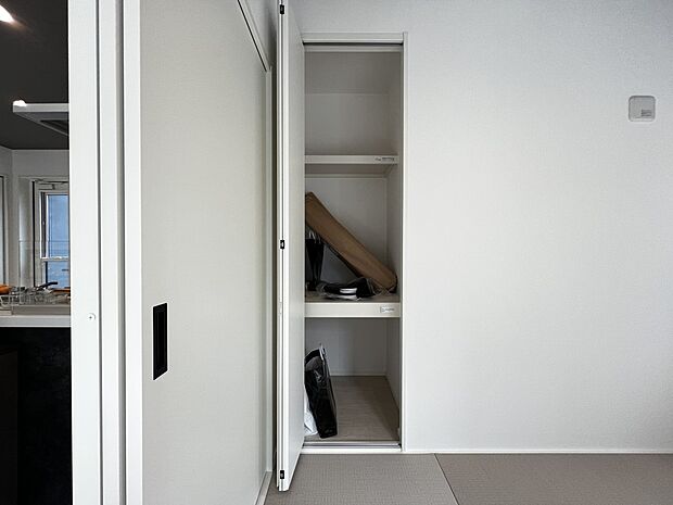 【同仕様写真(その他内観)】押入収納(1号地同仕様)