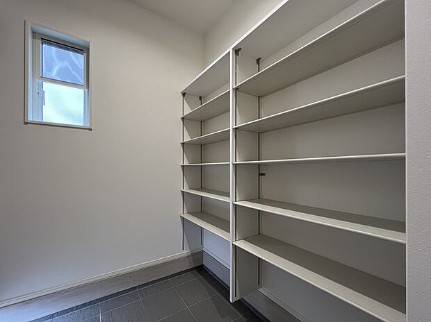 【同仕様写真(その他内観)】シューズインクローク付き(3号地同仕様)
