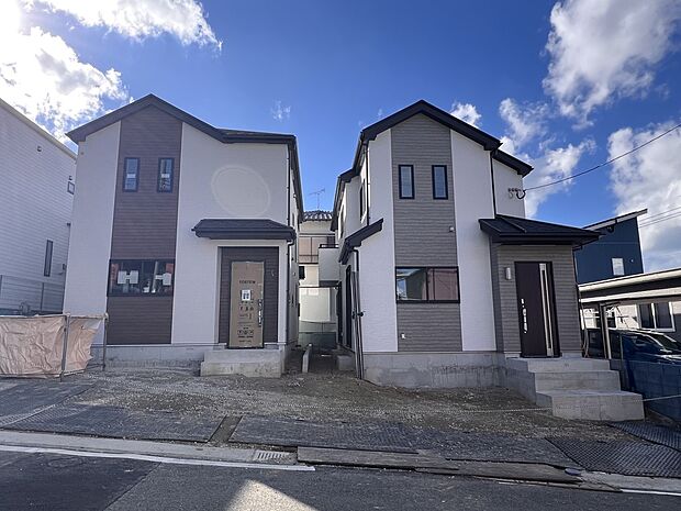 【現地外観写真】全2棟外観 左:B号棟 右:A号棟