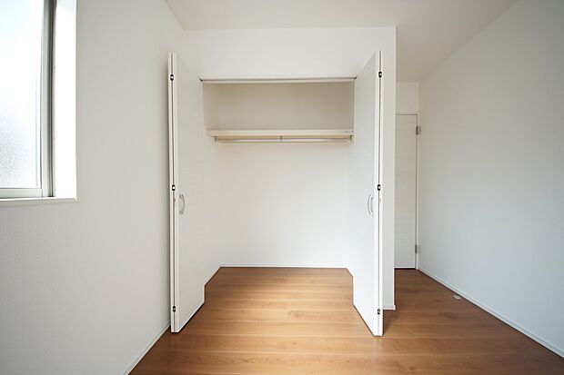 【同仕様写真(その他内観)】クローゼット収納(同仕様)