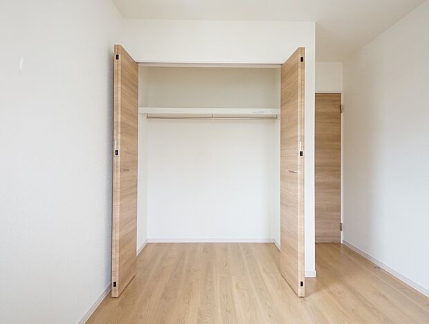 【同仕様写真(その他内観)】クローゼット収納(同仕様)