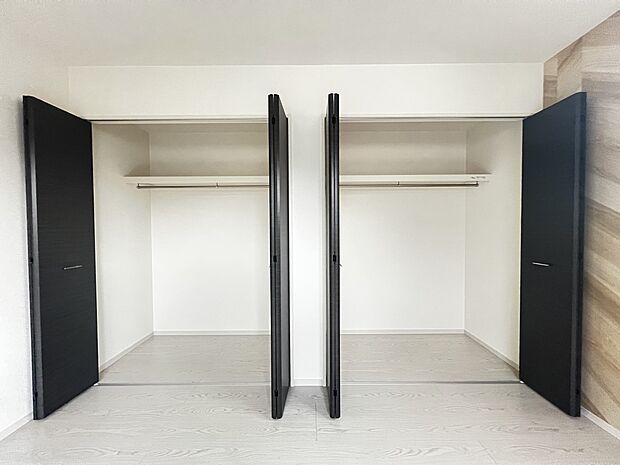 【同仕様写真(その他内観)】大容量収納スペース付き(2号棟同仕様)