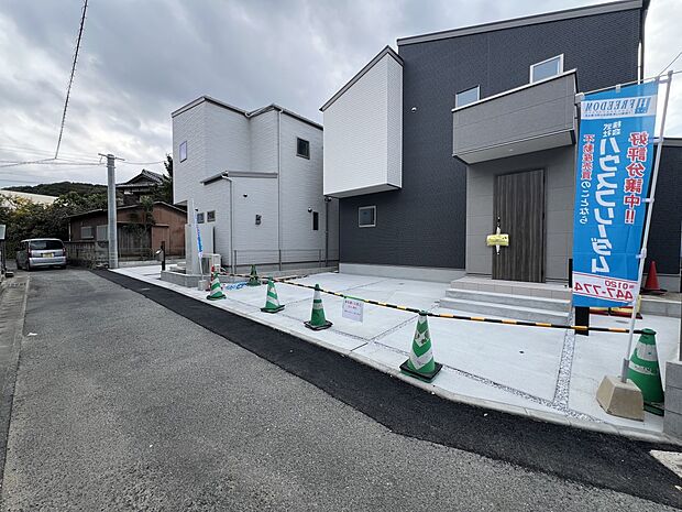 【前面道路含む現地写真】前面道路：北側3ｍ公道  セットバック有