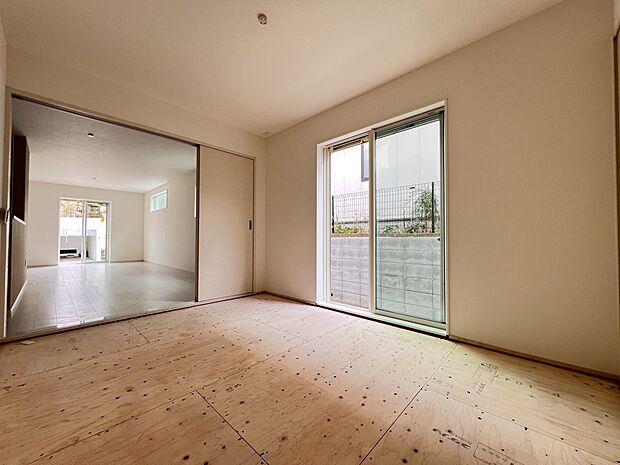 【同仕様写真(その他内観)】洋室6帖 クローゼット収納(2号棟同仕様)