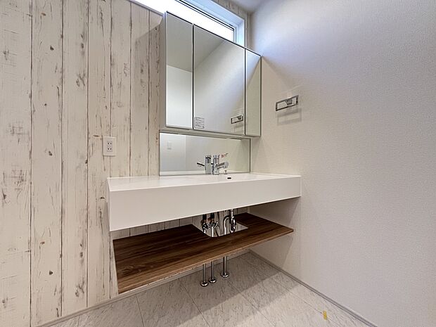 【洗面台・洗面所】三面鏡仕様の洗面化粧台(2号棟)