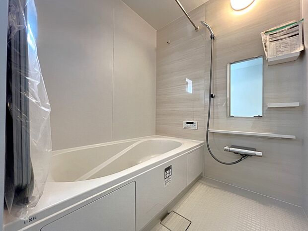 【同仕様写真(浴室)】オートバスシステム・浴室暖房換気乾燥機を搭載した1坪タイプの浴室(1号棟同仕様)