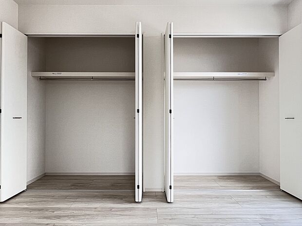 【同仕様写真(その他内観)】クローゼット収納(1号棟同仕様)