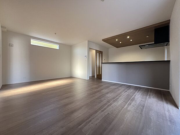 【リビング】リビングと和室、合わせて22.5帖の大空間が生まれます(3号地)