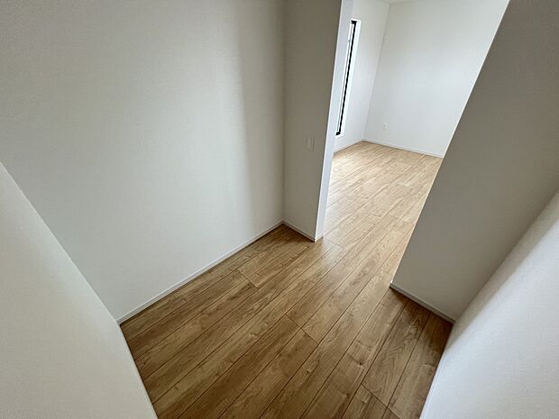 【同仕様写真(その他内観)】ウォークインクローゼット(1号棟同仕様)