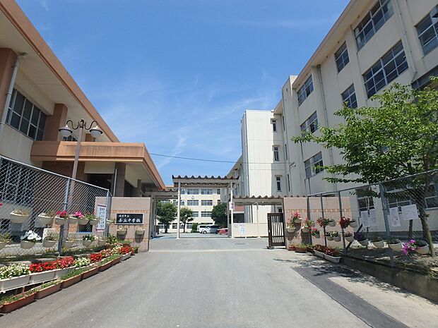 福岡市立長丘中学校（約1,400m・徒歩18分）