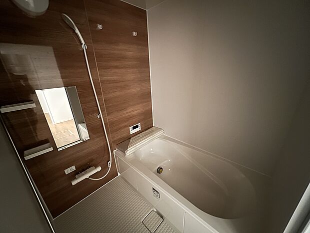 【浴室】1坪タイプのバスルーム！オートバスシステム、浴室暖房乾燥機付きで、いつでも快適にお過ごしいただけます （1号棟）