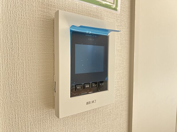 【防犯設備】TVモニター付きインターホン　手放し通話ができ、  送話表示灯で送話・受話状態が確認できます