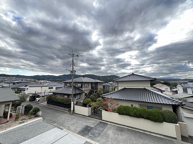 【住戸からの眺望写真】西側のバルコニーからの眺望(1号棟)