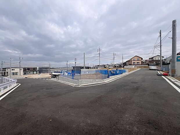 【現地外観写真】1号棟現地 角地につき開放的です