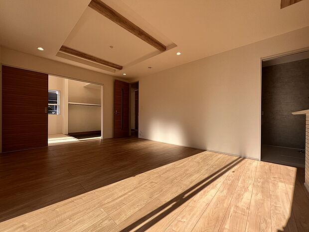 【リビング】LDK16帖　開放感を演出する折上天井仕様！(1号棟)