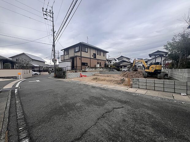 【前面道路含む現地写真】前面道路：東側5.7ｍ公道