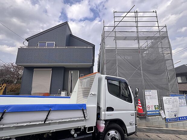 【現地外観写真】全2棟現地 左:1号棟 右:2号棟