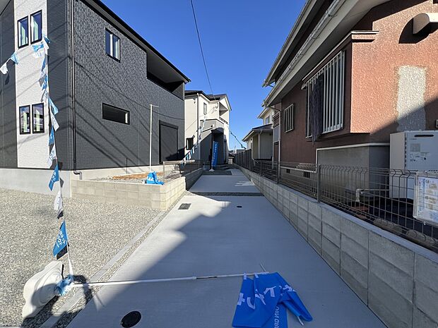 【駐車場】カースペースは縦列駐車2台分(2号棟)