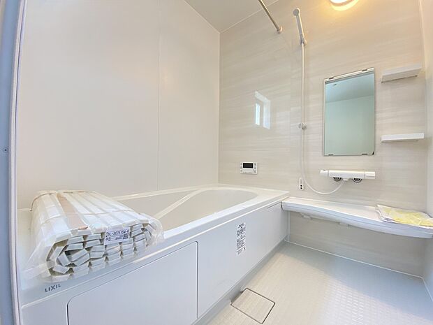 【同仕様写真(浴室)】1坪タイプのバスルームでゆったりとくつろげます。オートバス機能付き(1号棟同仕様)