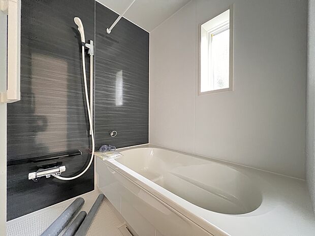 【浴室】1坪タイプのバスルーム!オートバスシステム、浴室暖房乾燥機付きで、いつでも快適にお過ごしいただけます