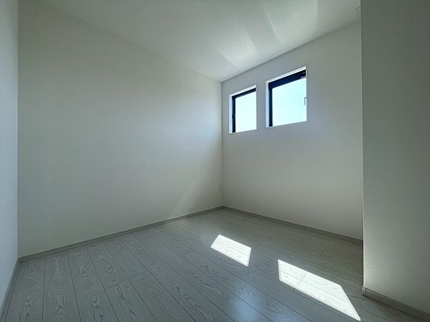 【洋室】洋室4.5帖　全居室2面採光仕様の明るい居宅です