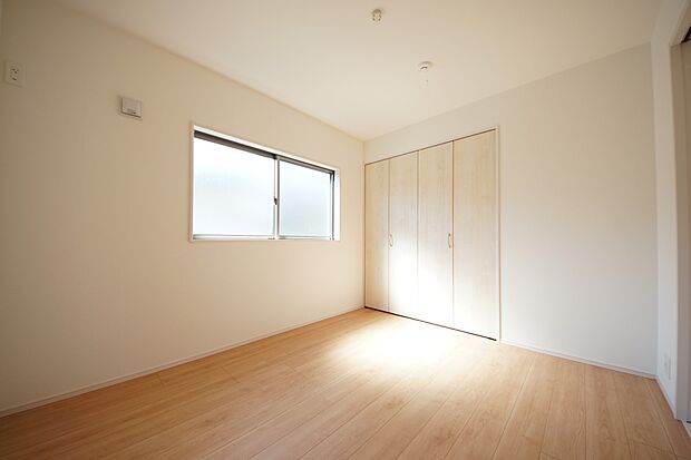 【同仕様写真(その他内観)】2階に洋室は3部屋ご用意いたします(1号棟同仕様)