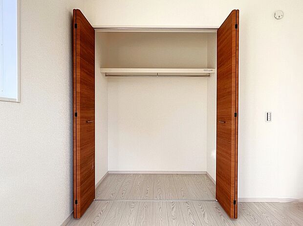 【同仕様写真(その他内観)】クローゼット収納(同仕様)